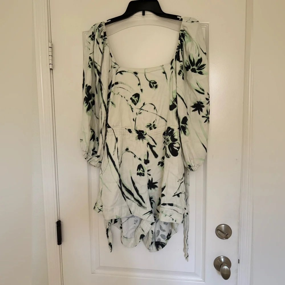 Tanya Taylor
ADD TO HEARTS
Stevie Romper - Picture 4 of 12